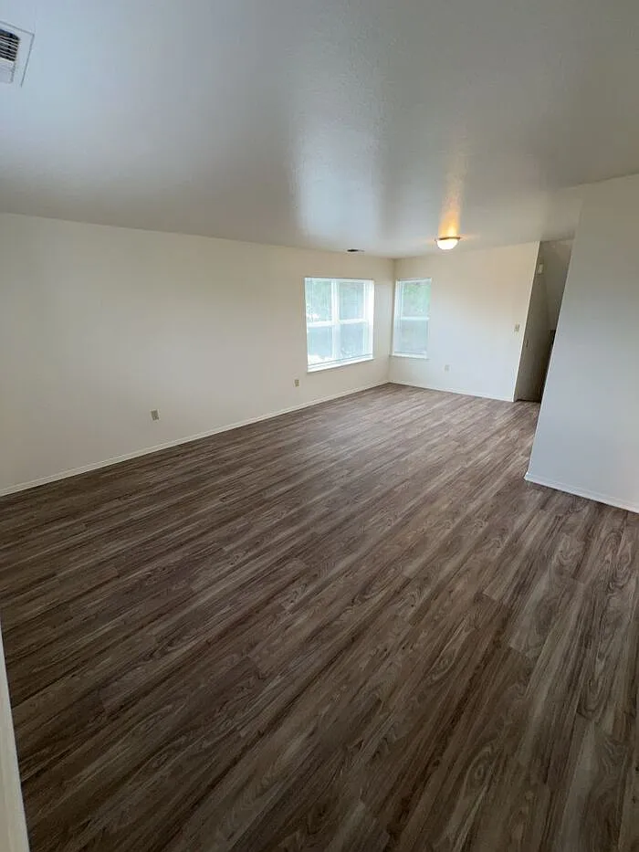 3 bed, 2.5 bath, 1328 sqft, $1,765 — Photo 3