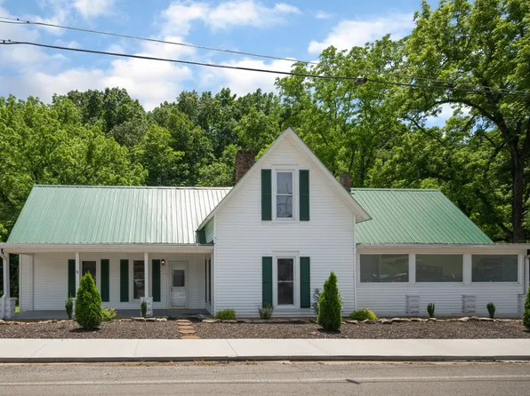 525 Water St, Charlotte, TN 37036