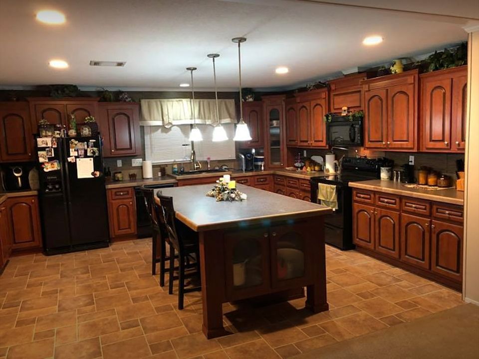 2nd image of 207 Defries Rd