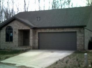 314 Trotters Ct, Knightstown, IN 46148