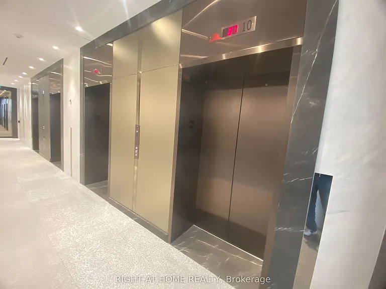 585 Bloor St E #2416 — Photo 4