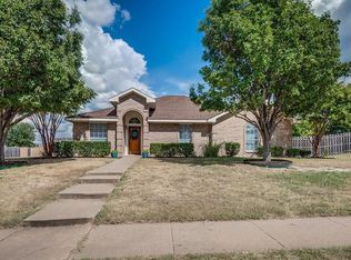 6060 Crest Dr, Midlothian, TX 76065