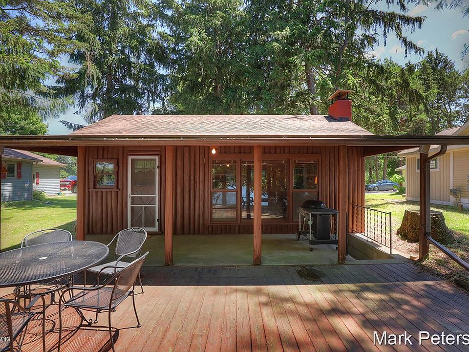 1st image of 3094 Spruce Dr