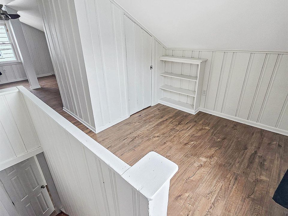 921 Donald Ave, photo 8