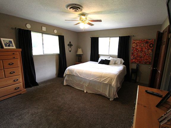 4th image of 106 Pinecone Ln
