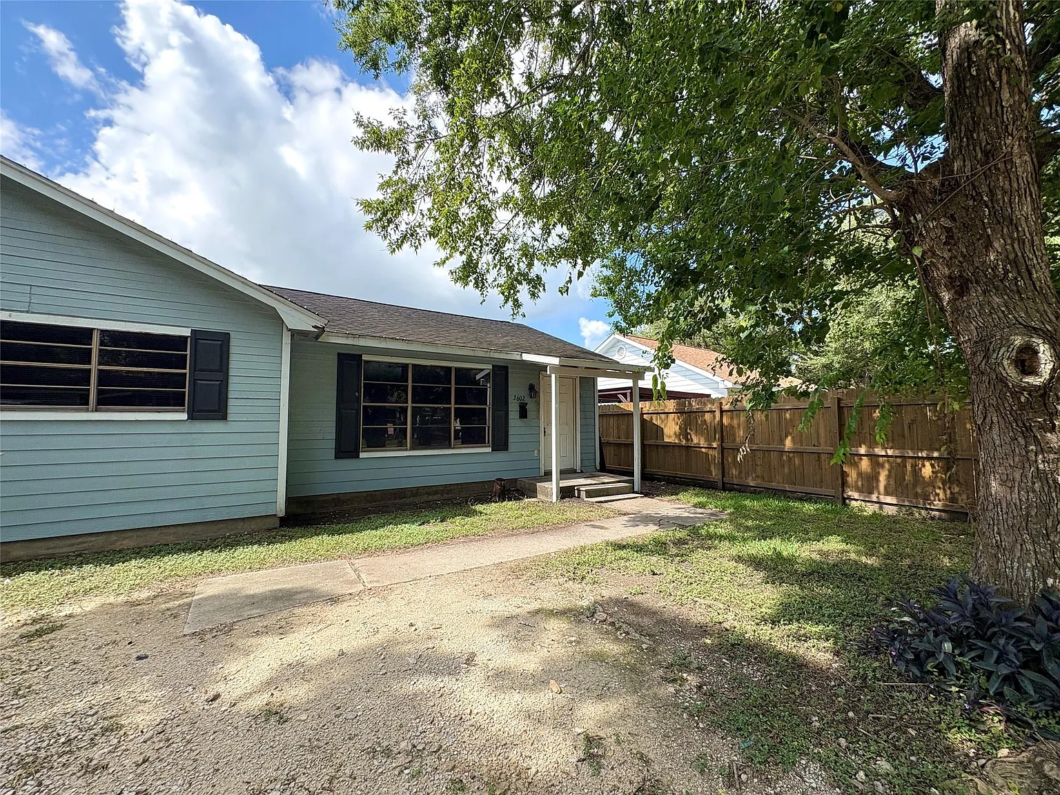 2 bed, 1.0 bath, 861 sqft, $1,000 — Photo 1