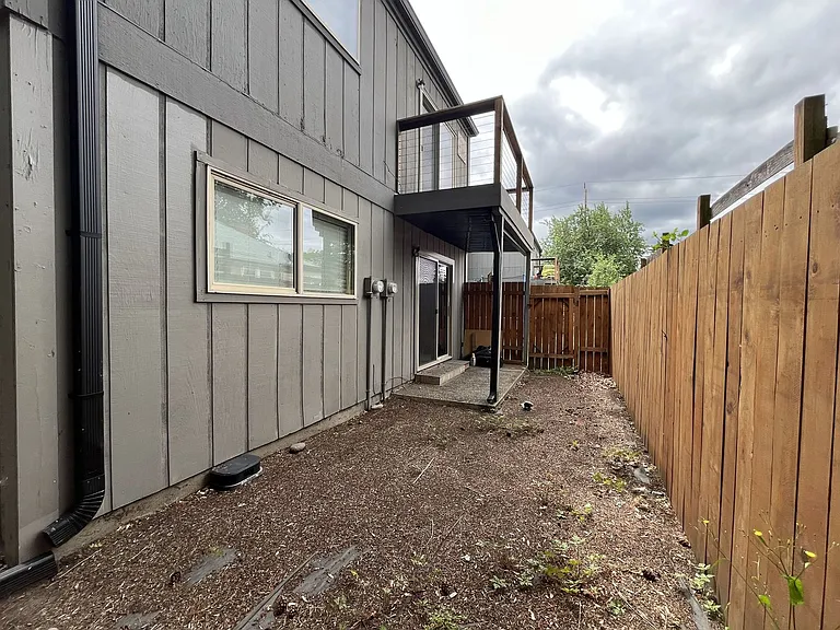 15827 NE Glisan St #3 — Photo 28