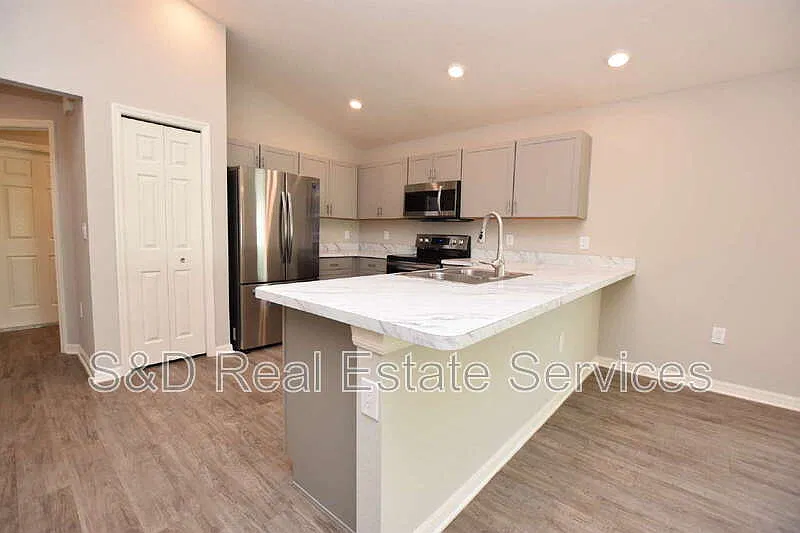 3 bed, 2.0 bath, 1479 sqft, $1,800 — Photo 2