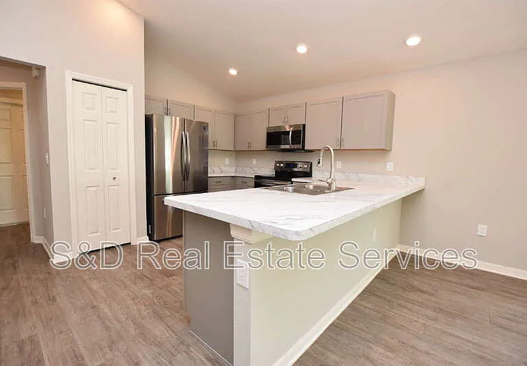 372 Cascara Ln — Photo 2
