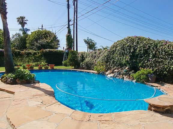 4th image of 8751 Dewey Dr