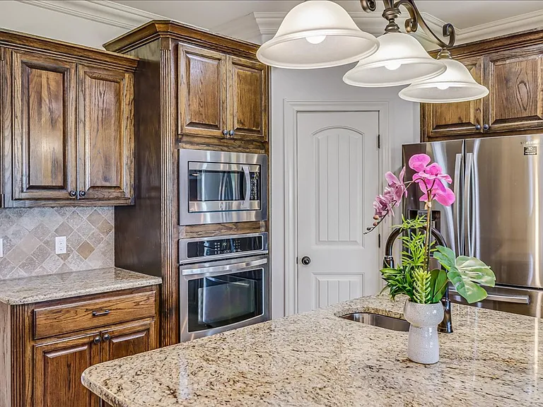 6241 Lago Vista Dr — Photo 12