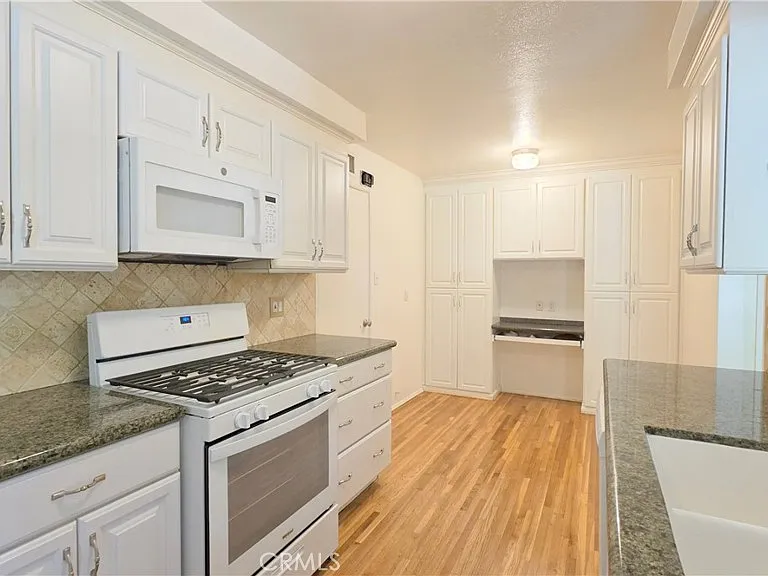 182 E Green St — Photo 6