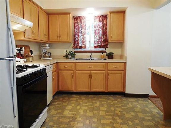 4th image of 19210 Davinwood Dr