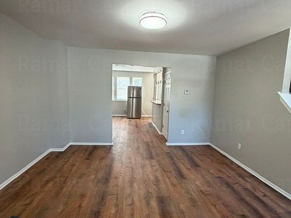 4th image of 2752 Mickle St