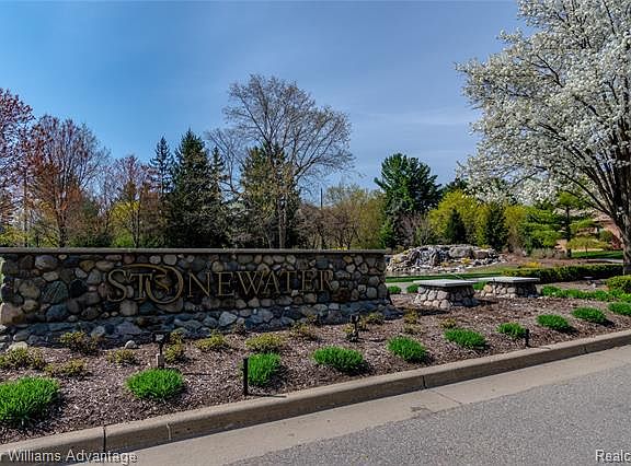 3rd image of 47575 Manorwood Dr