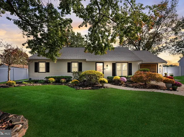 212 Southview Dr, Delran, NJ 08075