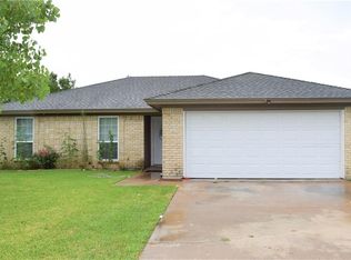 413 Ridgecrest Dr, Saginaw, TX 76179