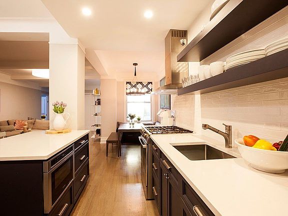 4th image of 310 W 72nd St #10D
