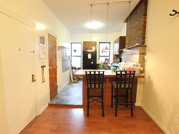 4th image of 310 14th St APT 3R