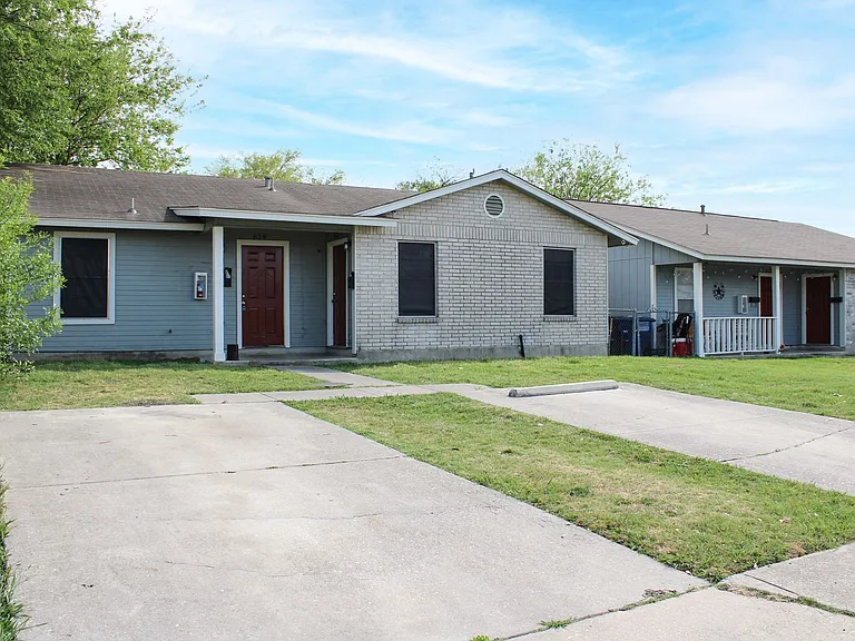 811 W Olmos Dr — Photo 1