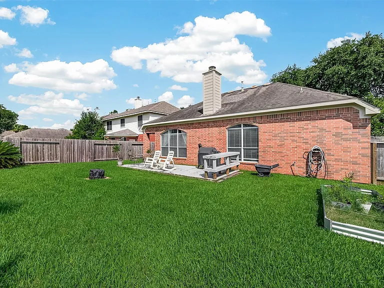 20822 Figurine Ct — Photo 28