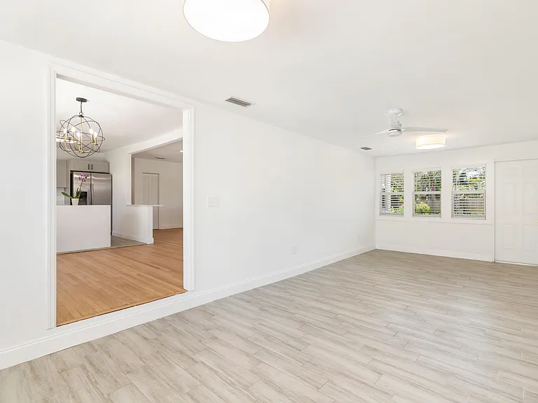 304 Wellesley Dr — Photo 12