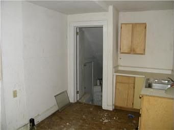 5th image of 3926 Chestnut Ave