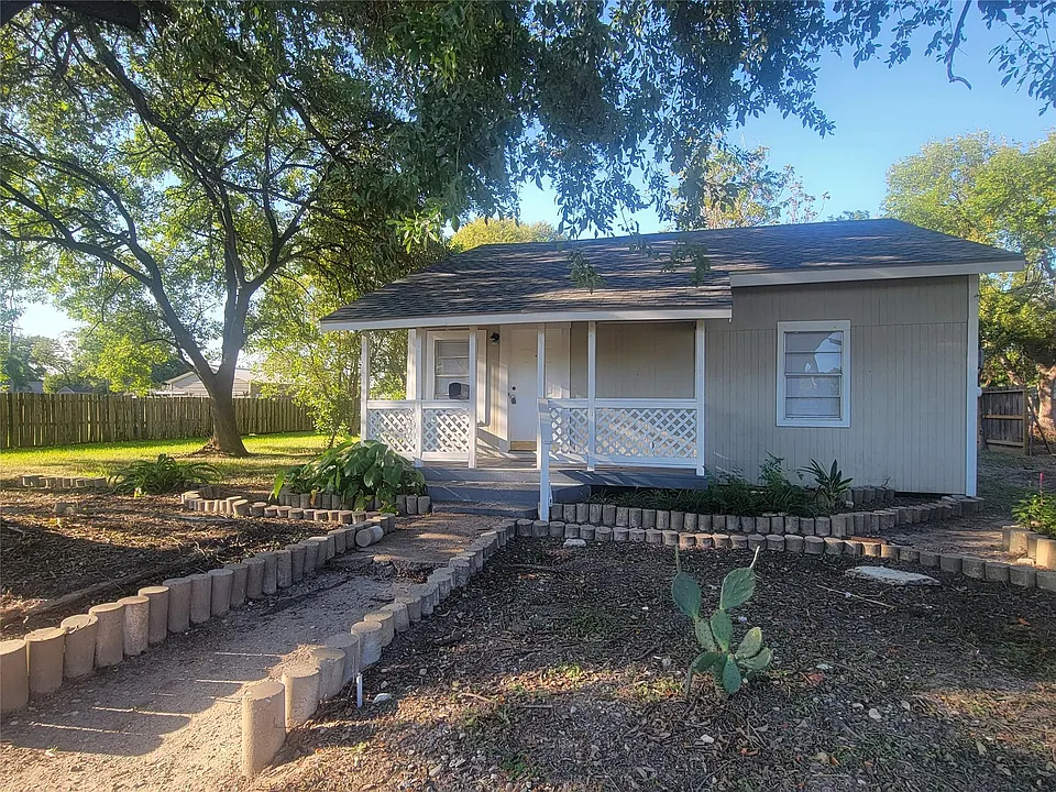2526 3rd 1/2 Ave N
