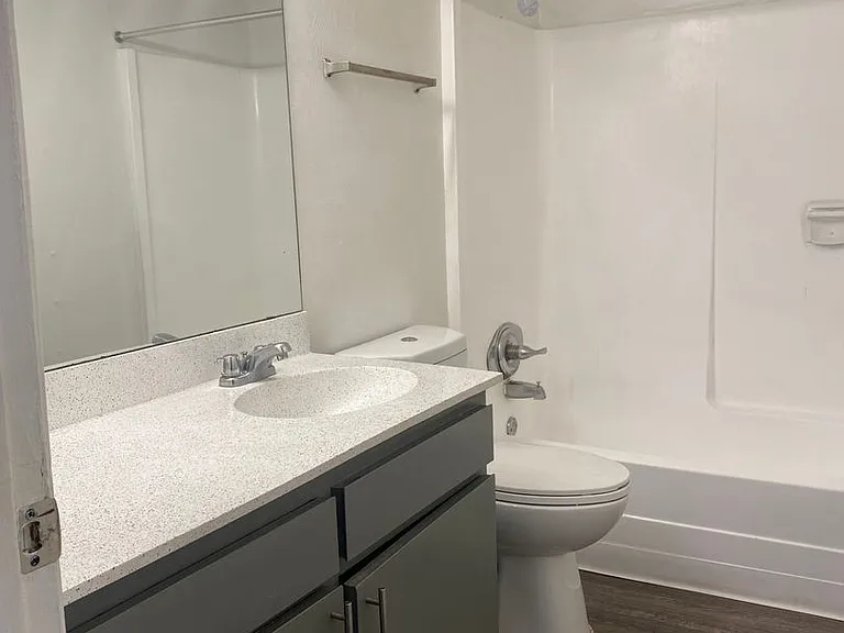 The Lowell Apartments — Photo 17