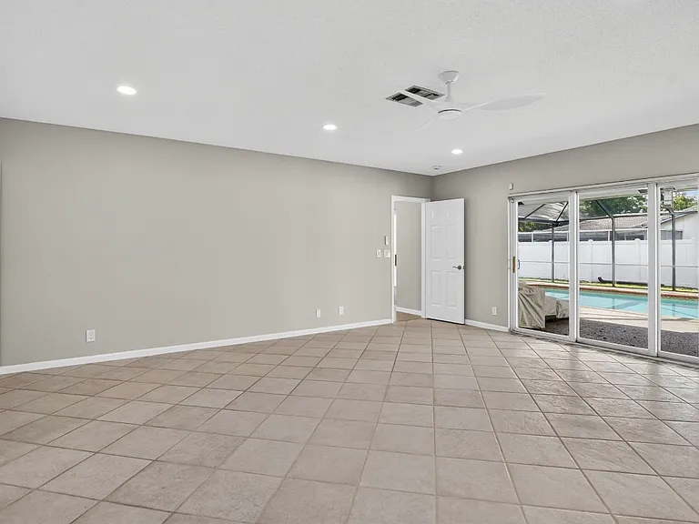 1544 NW 9th St — Photo 5