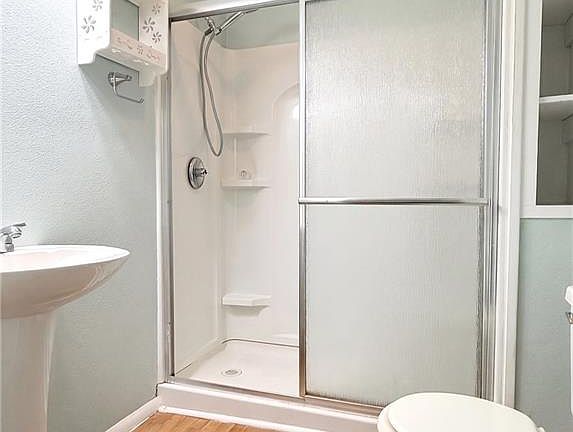 12th image of 701 E 4th St