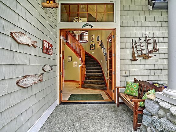 2nd image of 903 E Lake Sammamish Shore Ln SE