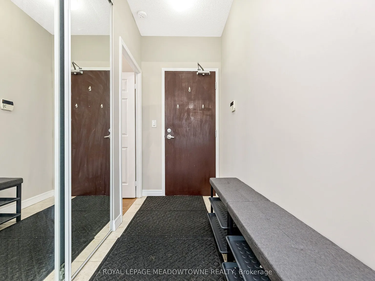 Wide Suites Condos — Photo 4