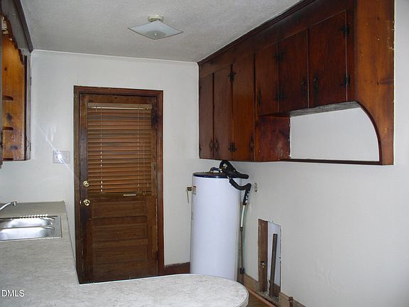 5th image of 1061 N Pinkston St