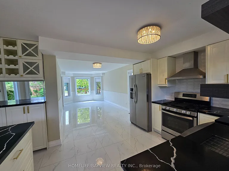 176 Humberland Dr — Photo 11