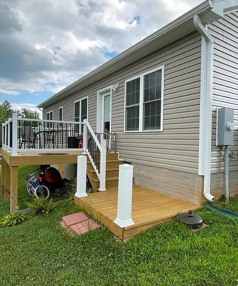 221 Barrington Dr — Photo 3