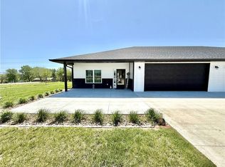30622 Porter Dr, Maryville, MO 64468