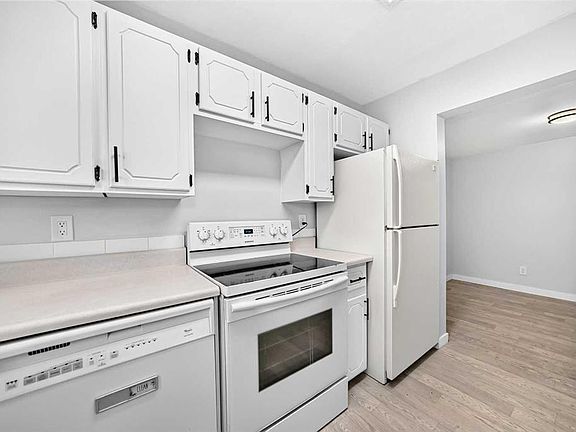 4th image of 3029 N Rundleson Rd NE #11
