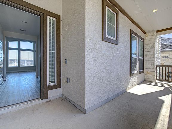 3rd image of 822 Wild Pecan Loop