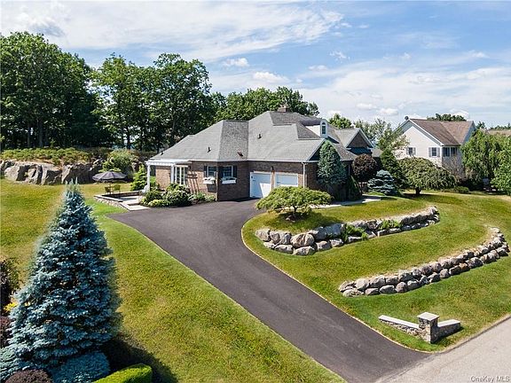 5th image of 51 Wilderness Dr