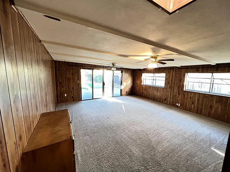 1135 Morton Ave — Photo 16