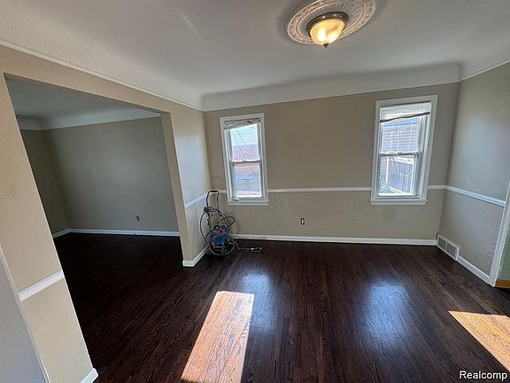 4th image of 18259 Spring Ct S