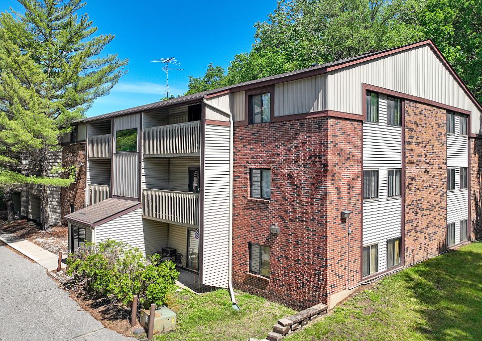 1st image of 420 Summit Ave S APT 108