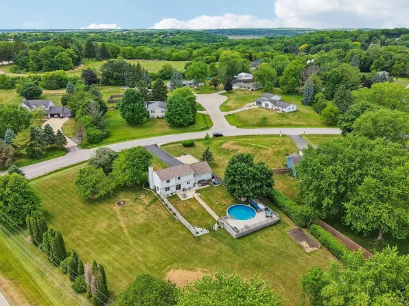 W276S9060 Hidden Lakes DRIVE, Mukwonago, WI 53149
