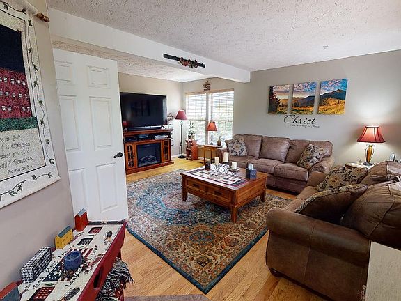 4th image of 933 Deerberry Ct