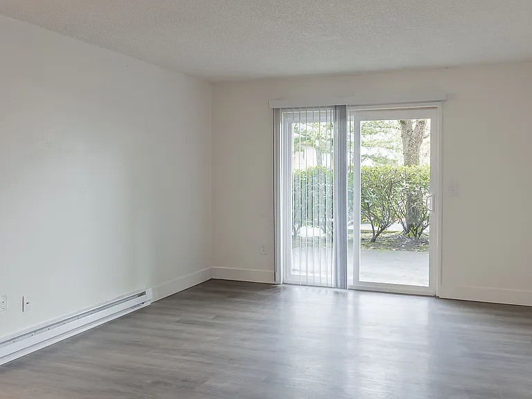 Madera Court Apartments - Troutdale Oregon - Living Room