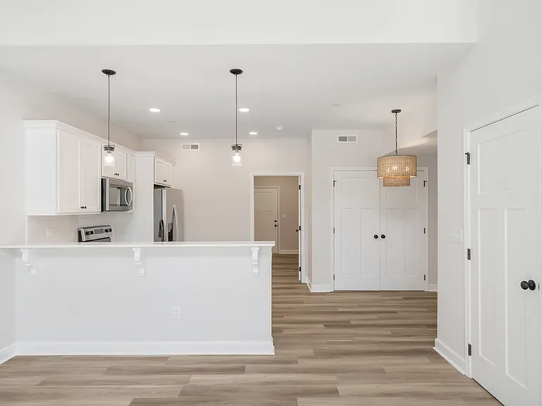 1150 England Dr — Photo 5
