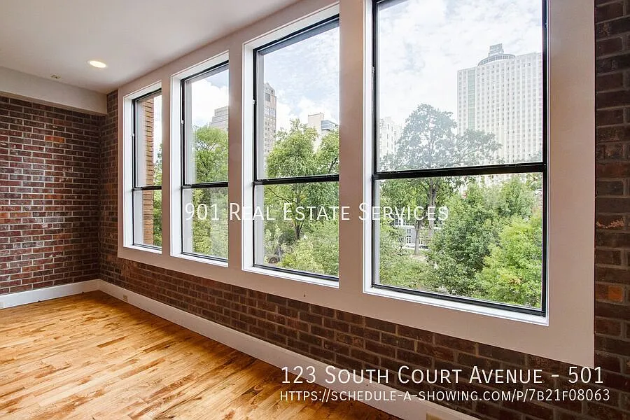 Private Living Above Court Square — Photo 4
