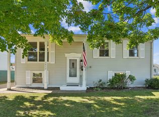 1517 4th Ave, Camanche, IA 52730