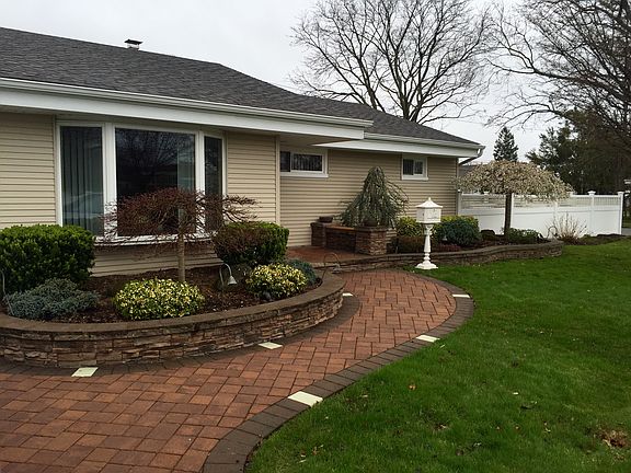 3rd image of 127 Pollok Pl